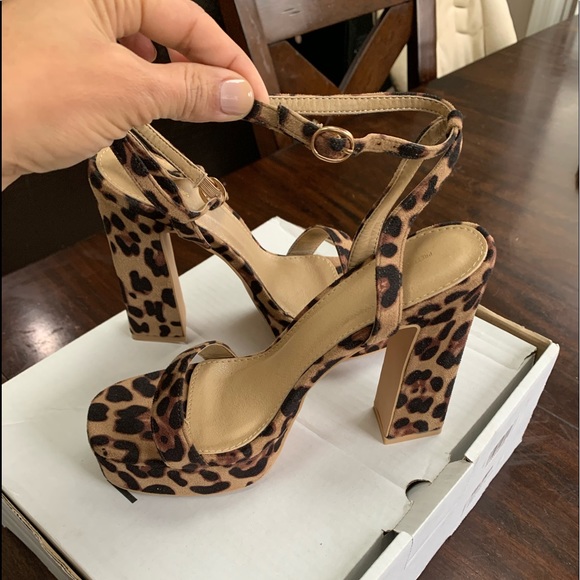 Leopard Platform Strappy Sandal - Picture 4 of 6